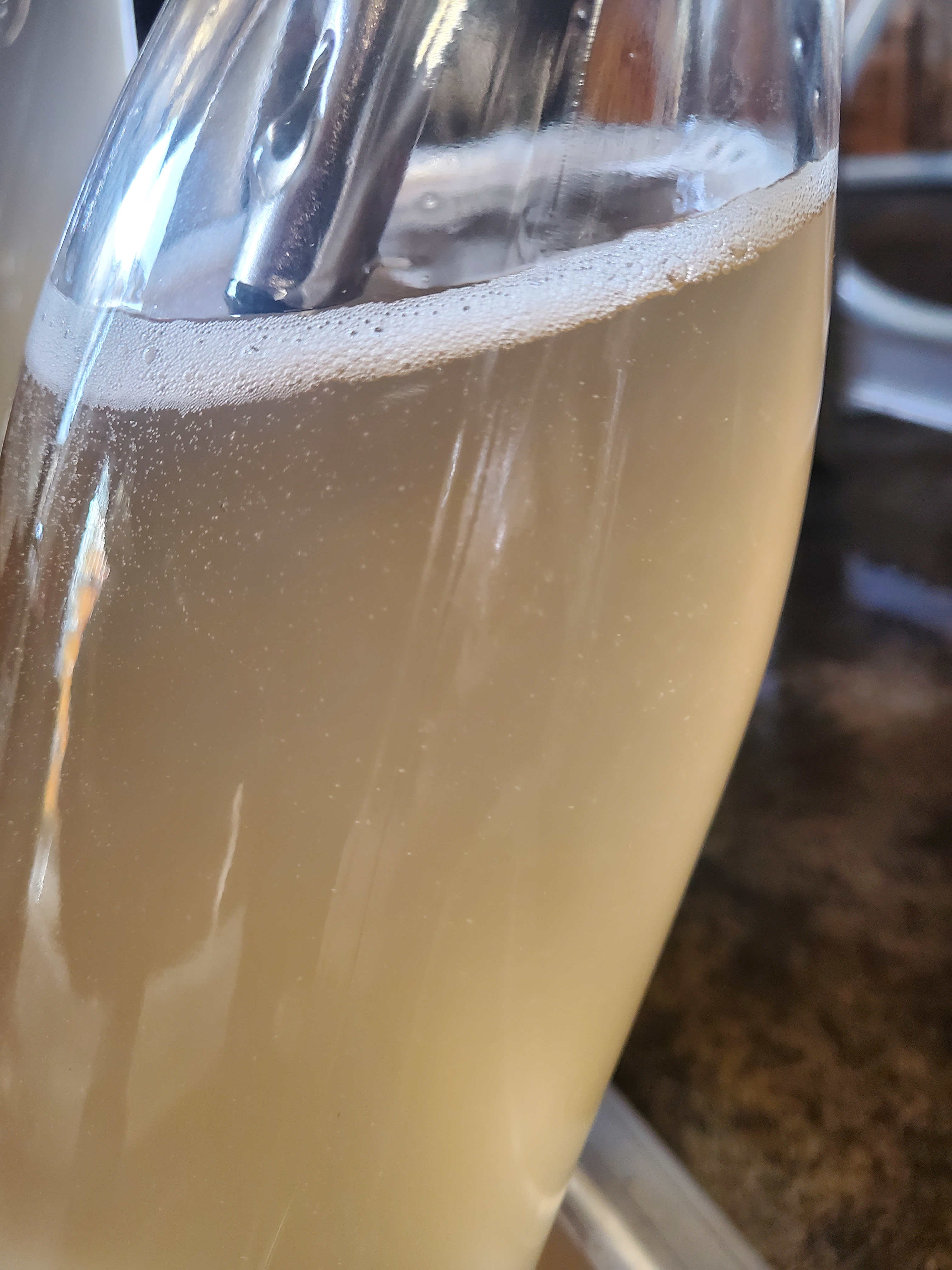 mise en bouteille de l'hydromel au chenin